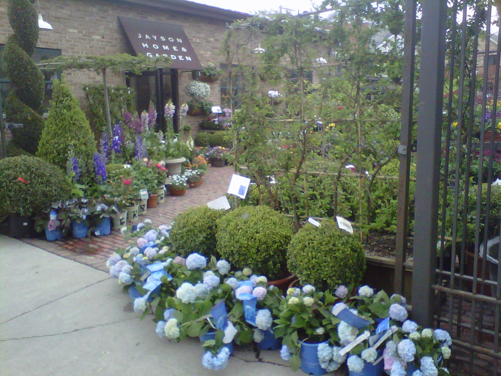 The Chicago Real Estate Local Garden Home Supplies In Lincoln Park