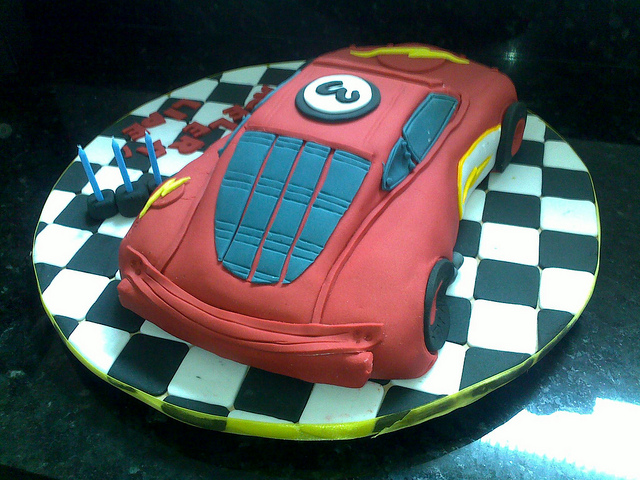 Bolo Carros  Bolo relâmpago mcqueen Car Cake Lightn…