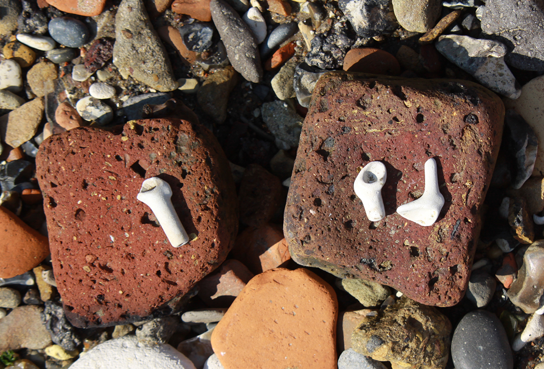 A Rotherhithe Blog Clay tobacco pipe fragments from the Thames foreshore