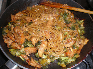 Pad See Ew (noodles De Arroz Con Pollo Y Brocoli)