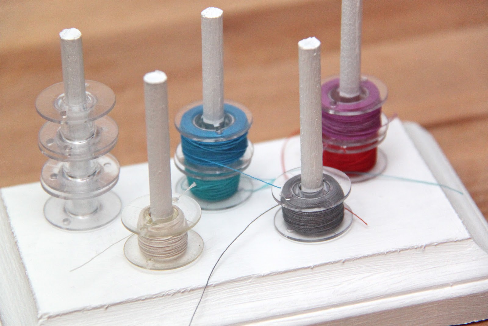 DIY Bobbin HolderTUTORIAL Smashed Peas & Carrots