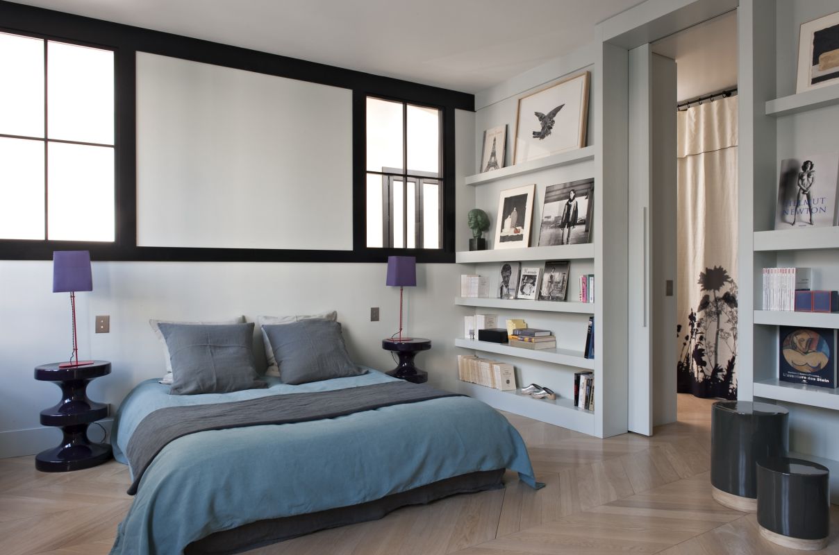 Color y geometría bien usados en un apartamento en Paris ...