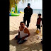 En complicidad con la policía, personal de Playa Mia Grand Beach Park corre a una familia de un espacio público