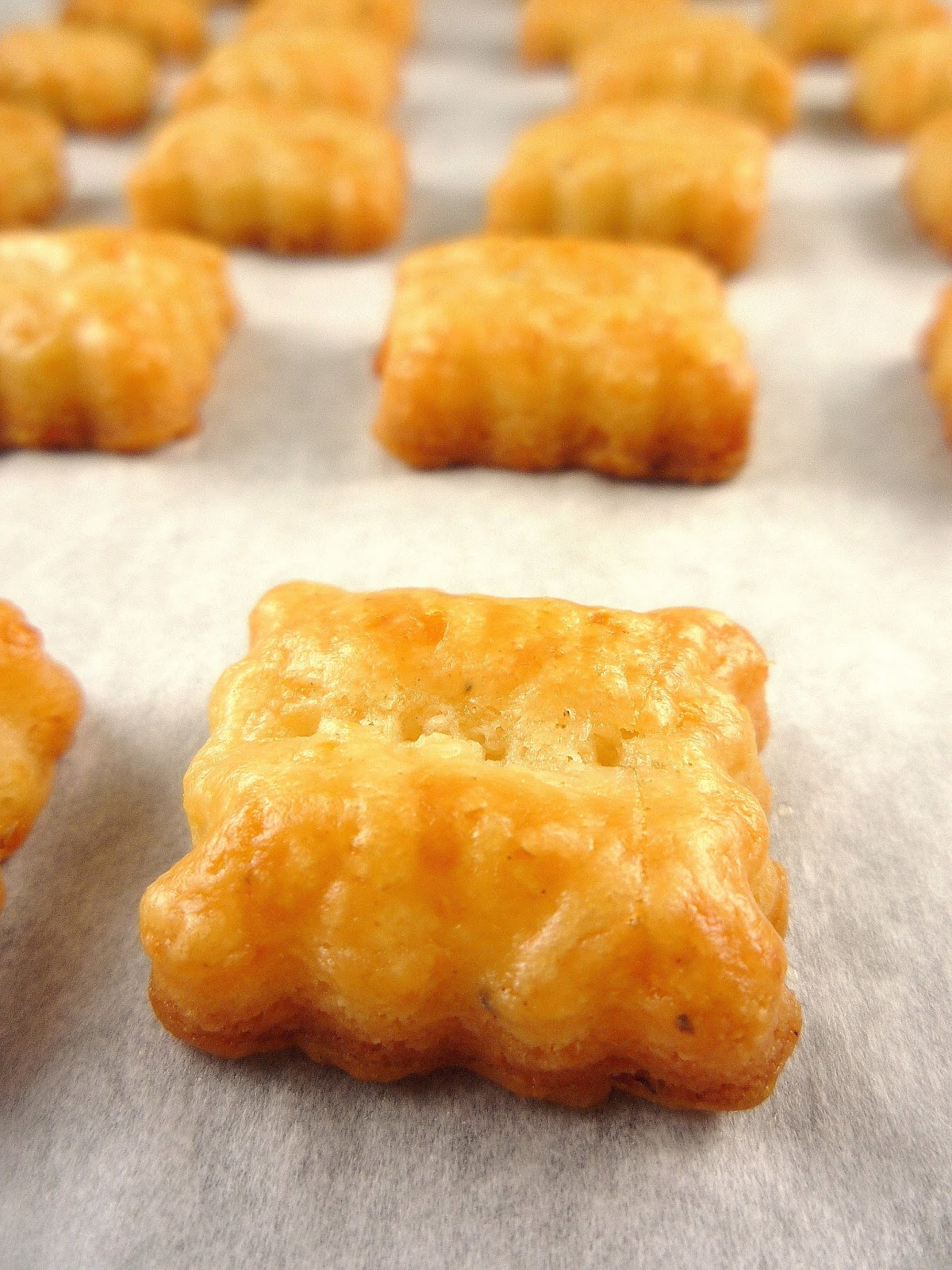 Being A Bear Mommy Kibble(+ Sharp Cheddar Cheese Crackers)