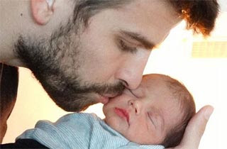 Shakira dan Pique Cara Beramal Unik Ala Selebriti Dunia Shakira dan Pique Cara Beramal Unik Ala Selebriti Dunia