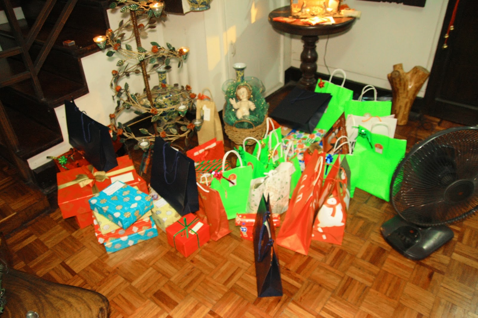 THE STEAK LIBRARY: What's Cooking?: Of Small Families and Christmas Eve