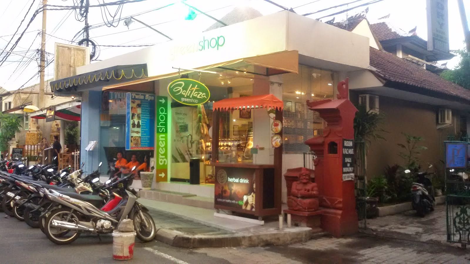 Balitaza Green Shop, Seminyak Jl Camplung Tanduk #7 Ph 0878 6206 5200
