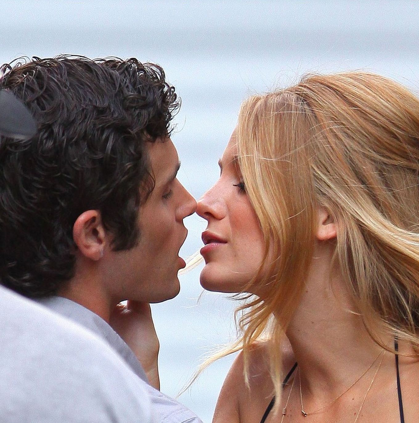 http://3.bp.blogspot.com/--89Nojnvn88/TlTjPRHWl0I/AAAAAAAABrE/xVPBBWqWLuE/s1600/Blake+Lively+And+Penn+Badgley+2009+10.jpg