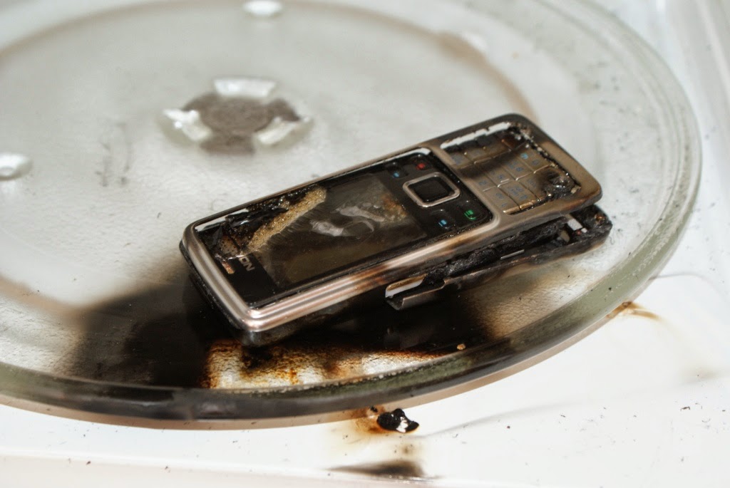 What not to do when phone damaged by liquid
