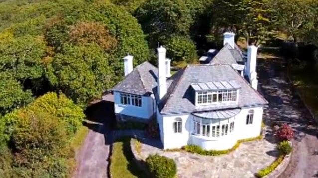 Super gracious! The House of Maureen O'Hara at Glengarriff in County Cork, Ireland appears to have really paid off for the stars.  As the report from Variety.com, the property lands so perfectly between the stunning coastline scenery with delicious archipelago of mountains and the queen of sky.