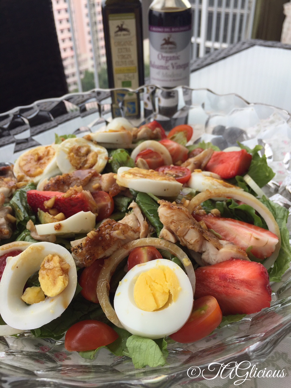 TAGlicious Garlic Balsamic Vinegar & Olive oil salad dressing