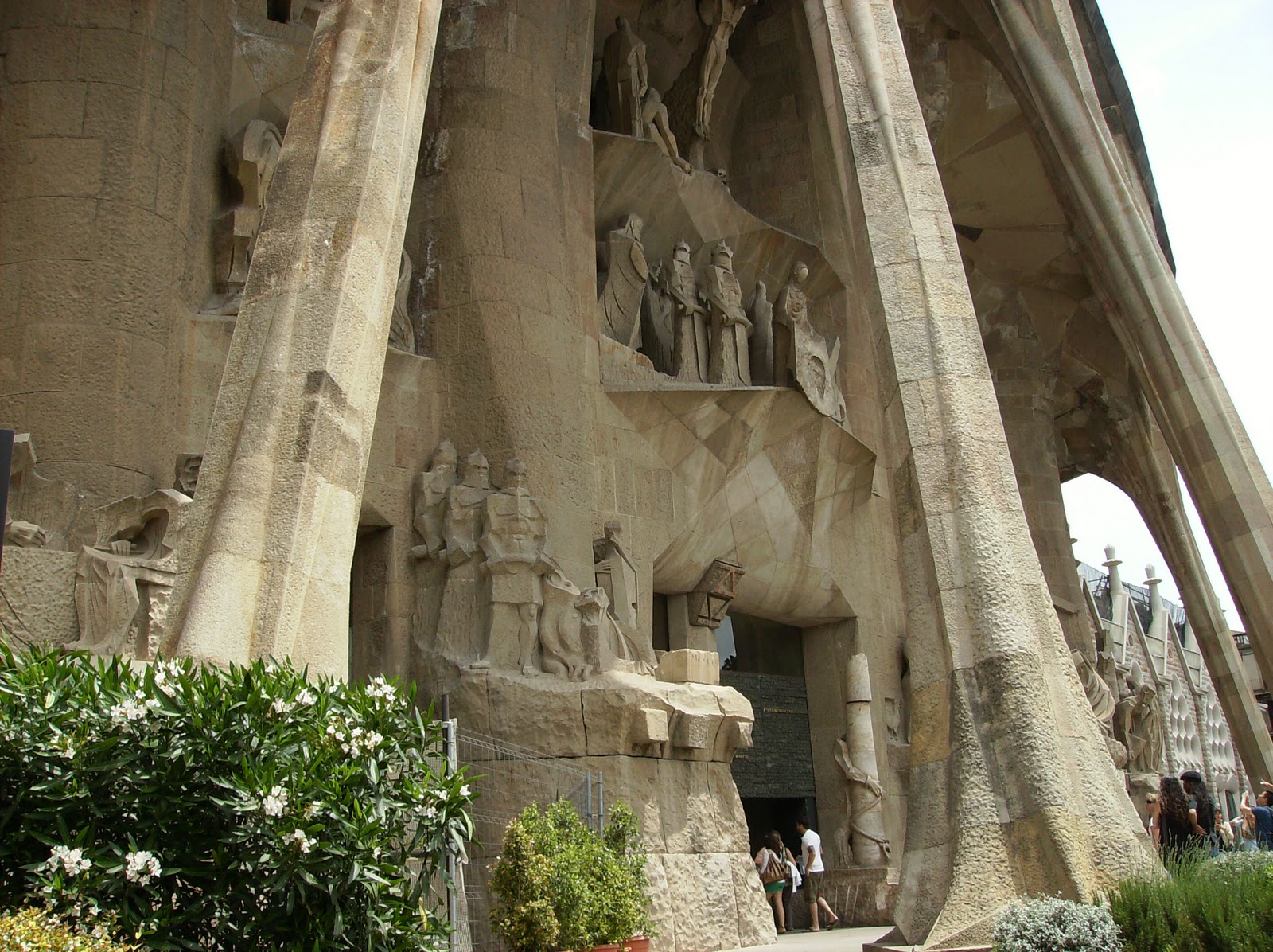 vivo per lei tourist pictures la sagrada familia; exterior