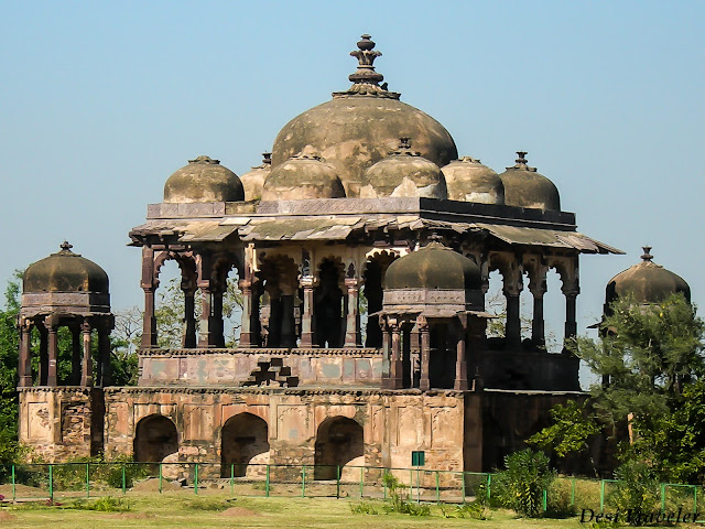 palace lies in ruins ranthambore