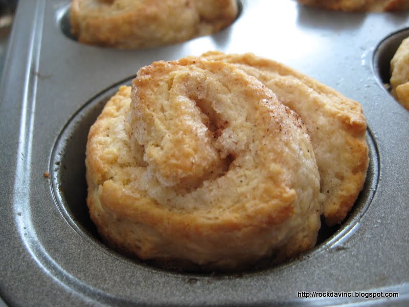Let's Rock Like da Vinci Cook Away! Hot Cinnamon Rolls in Muffin Pan