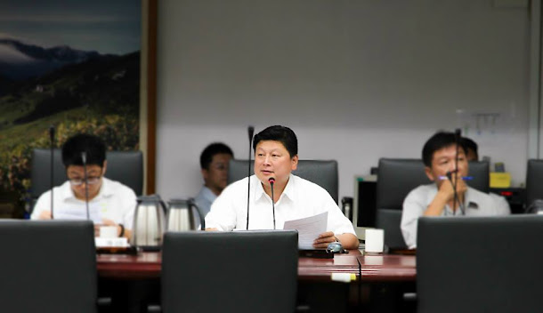 花蓮縣長傅崐萁20日接受電台專訪,大嘆蔡政府執政後,兩岸關係急凍、陸客團客急速萎縮,「等同拒絕全世界最大市場」。 花蓮縣長傅崐萁20日接受電台專訪,大嘆蔡政府執政後,兩岸關係急凍、陸客團客急速萎縮,「等同拒絕全世界最大市場」。