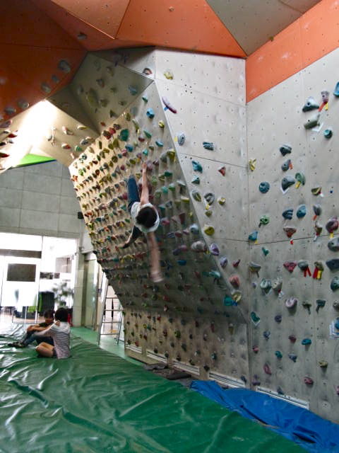 Dyno Rock Climbing