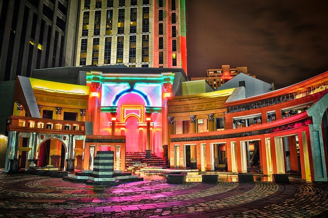 luhur galerian charles moore