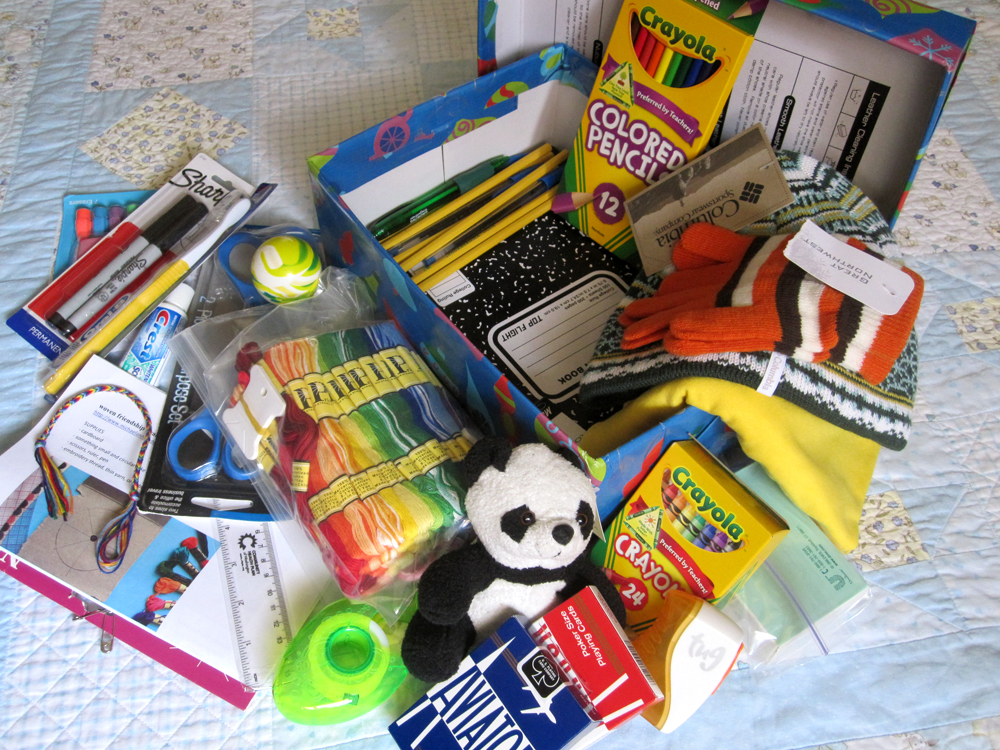 Xmas_shoebox_gifts201604 – homes to grow Clever, Crafty, Cookin' Mama: Operation Christmas Child - Shoebox
