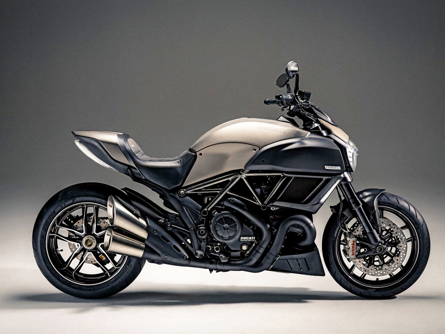 Ducati Diavel 1198.4 cc - 162 hp-  2015