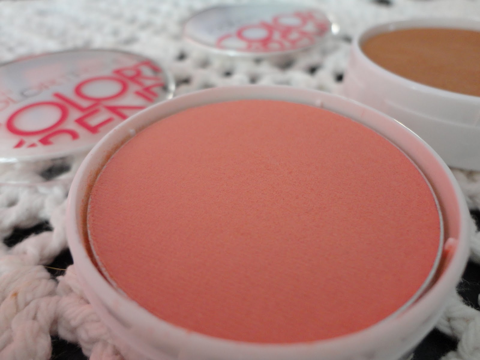 Forma e Conteúdo Testando Blush Avon Color Trend