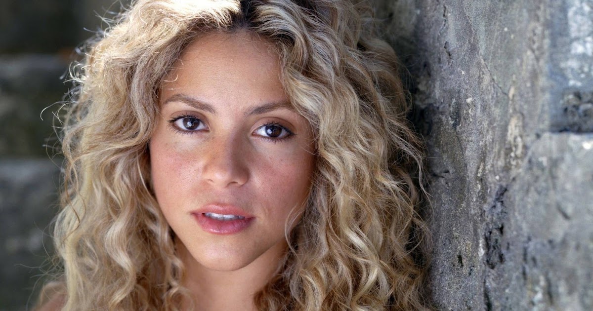 WITHOUT MAKEUP CELEBRITIES: Shakira Without Makeup Gorgeous Pictures 2013