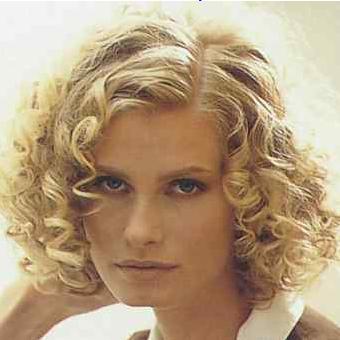 short curly hairstyle. You have several options for styling your hair