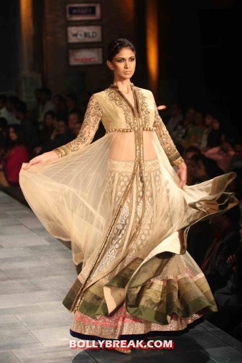 Model in Manish Malhotra Dress Walking the rap at Mijwan Fashion Show 2012 - (12) - Manish Malhotra Dresses - Mijwan Fashion Show 2012