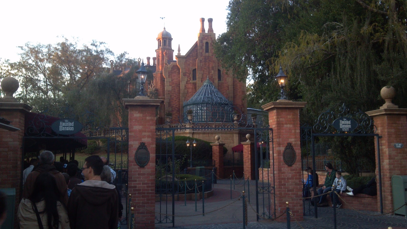 Orlando Area Theme Parks, Attractions, and Eateries Haunted Mansion