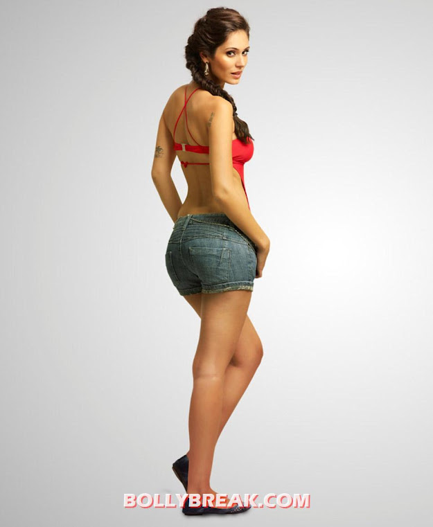 bruna abdullah in denim mini shorts bruna abdullah in denim mini shorts - Bruna Abdullah HOT PHOTOS