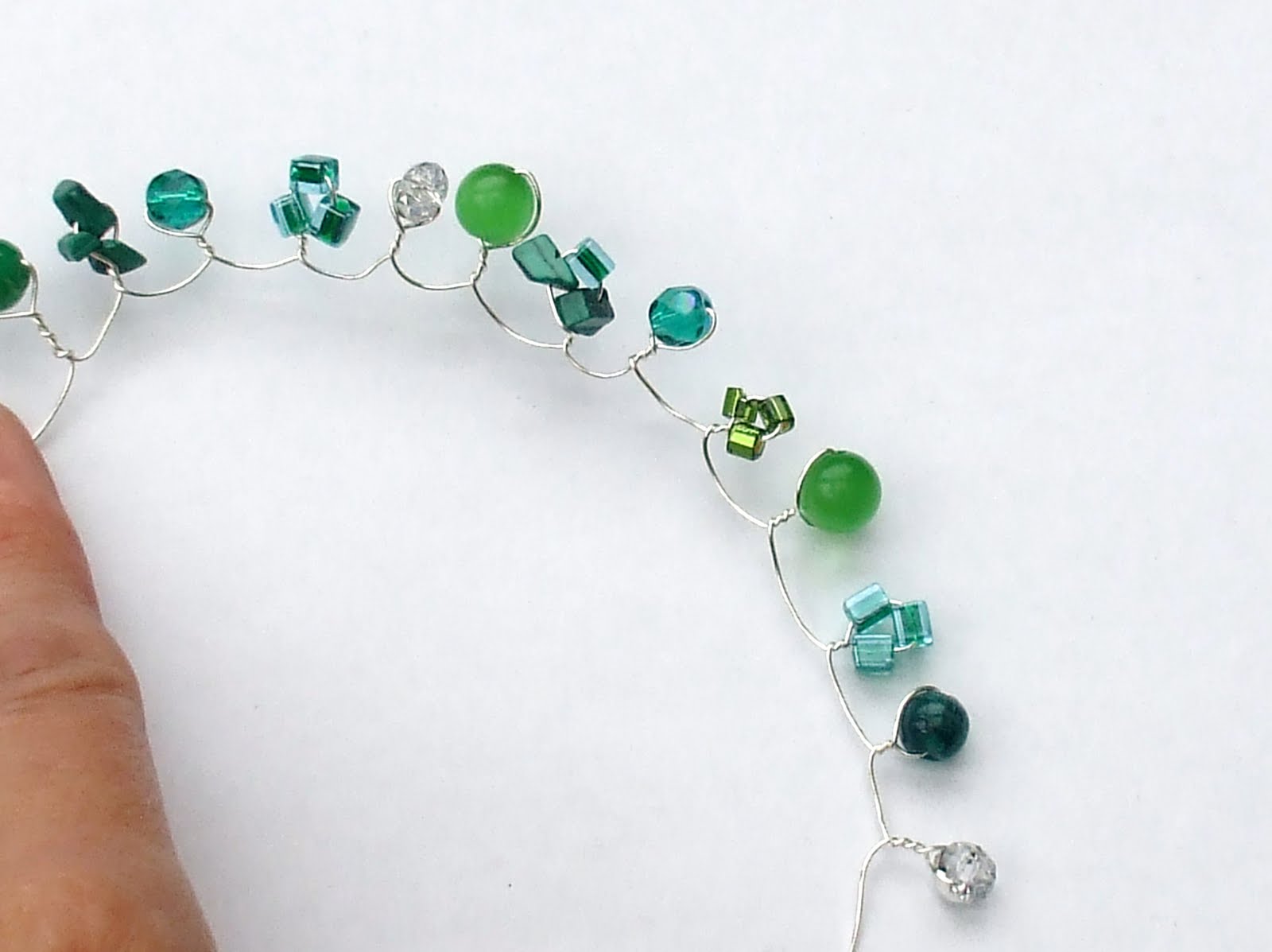 LITTLE RED ROBIN How to make twist wire bracelet