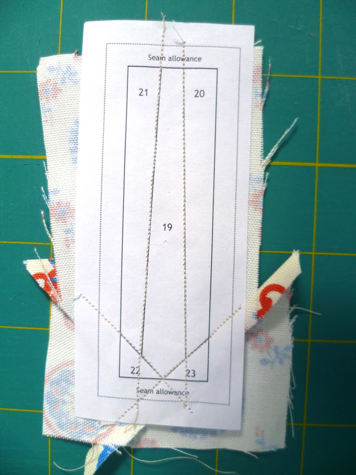 verykerryberry Tutorial Part 2 Mug Rug Foundation piecing