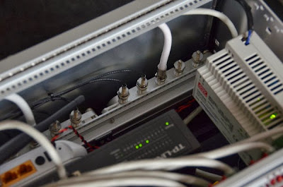 Distribuidor de antenas, fonte, switch, router
