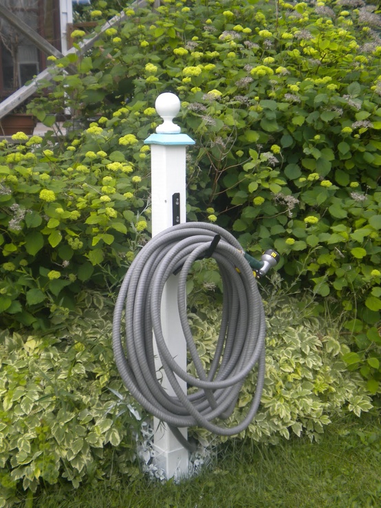 annapolis DIY garden hose hanger with 4 x 4 painted wood + finial