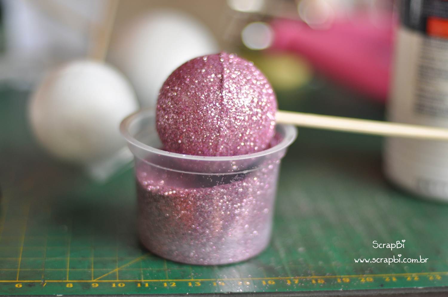 PAP - Arranjo de Natal - Bolinhas de isopor com glitter - ScrapBi