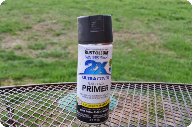 Mrs. Do It Herself Spray Painting Outdoor Planters