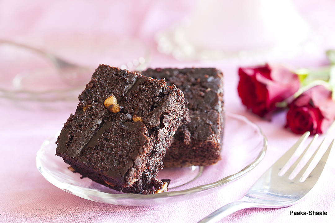 PaakaShaale Eggless brownies with nutella hot chocolate fudge sauce