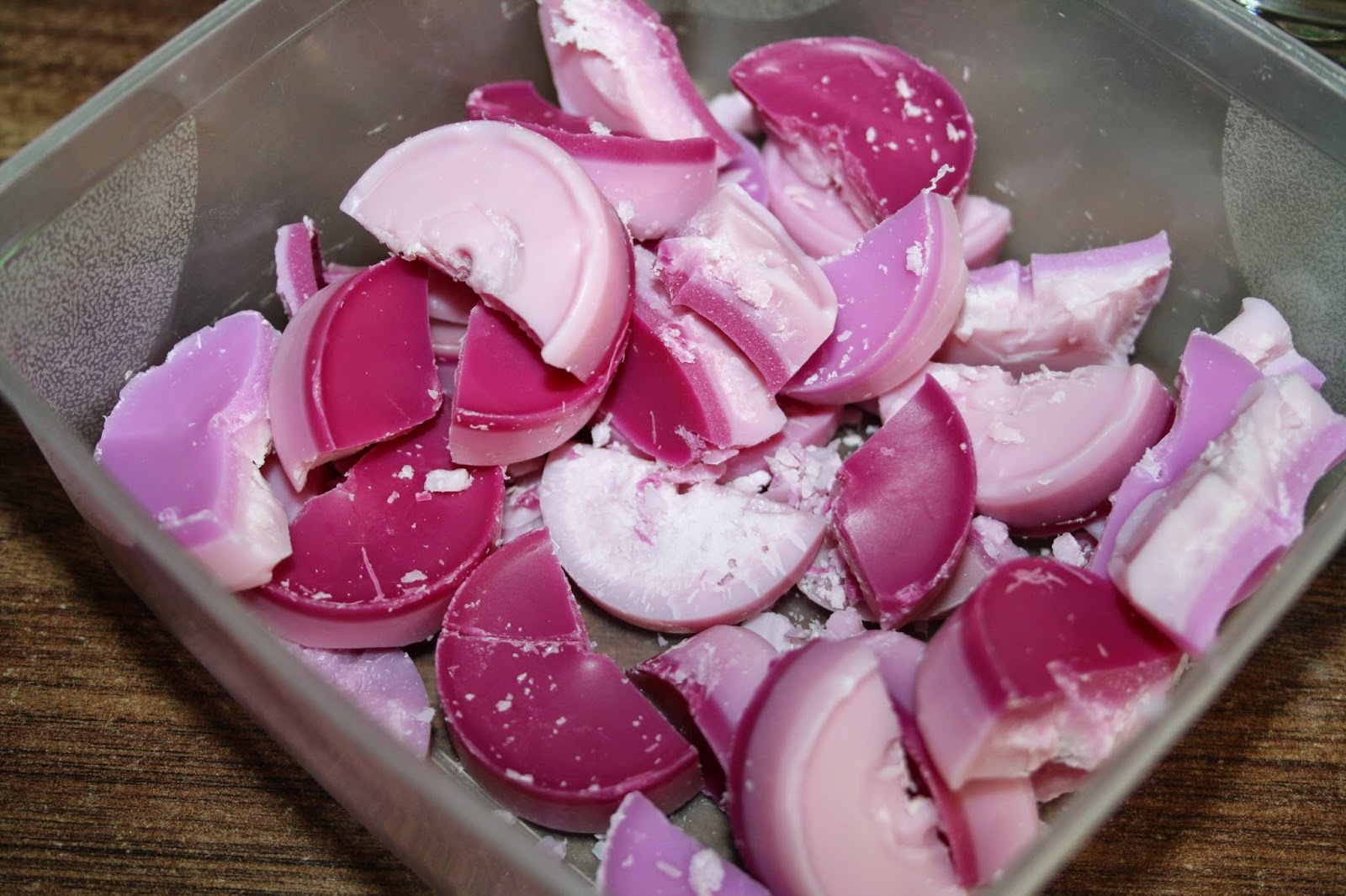 LIFESTYLE DIY HOW TO MAKE A CANDLE USING OLD CANDLES. PRETTY YOUNG THING