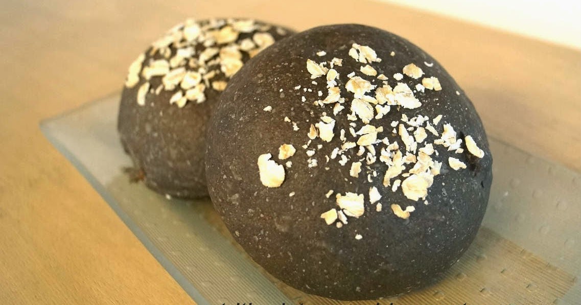 Journal of a nutritionist mom Charcoal bun with black sesame and fig