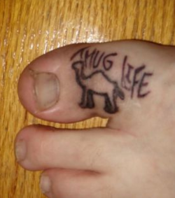 tatuaje en el dedo gordo del pie: vida dura