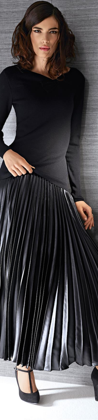 MADELEINE PLEATED SKIRT AND SWEATER