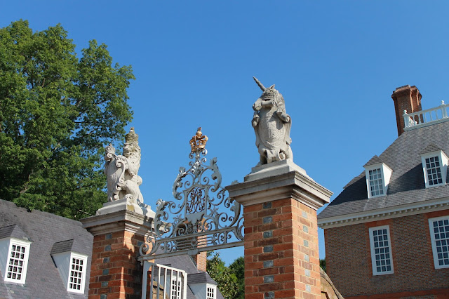 colonial williamsburg governor palace lilly pulitzer blogger