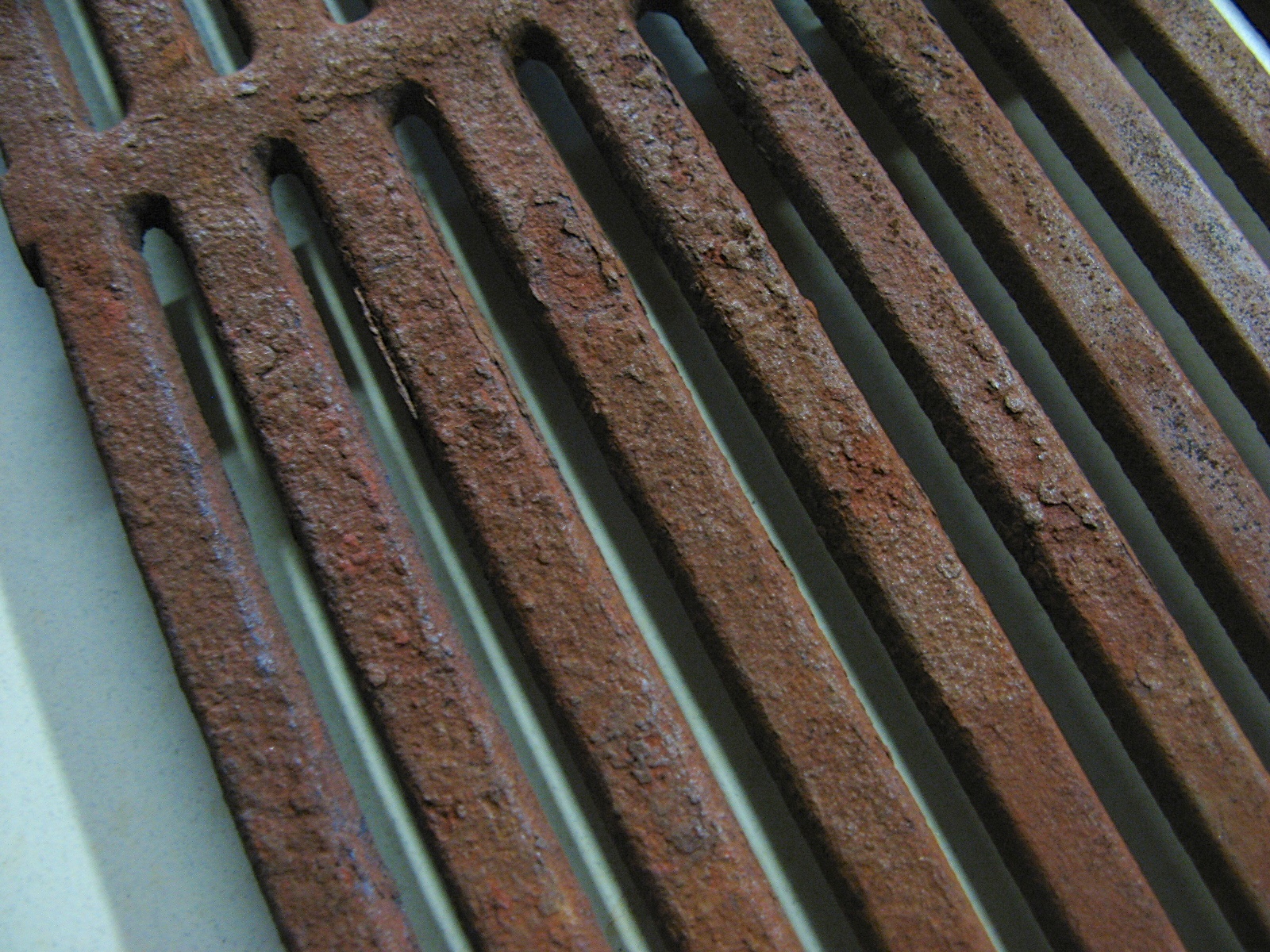 Using Vinegar to Remove Rust from Cast Iron Raven's Nest