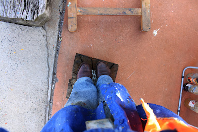 timber block and easel used by plein air painter Jane Bennett