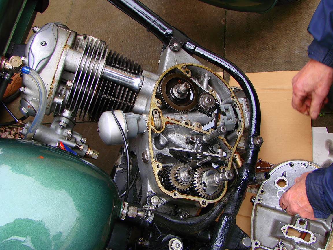 BSA C15 Replacing the distributor clamp