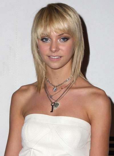 Fashionable Short Hairstyles For Round Faces