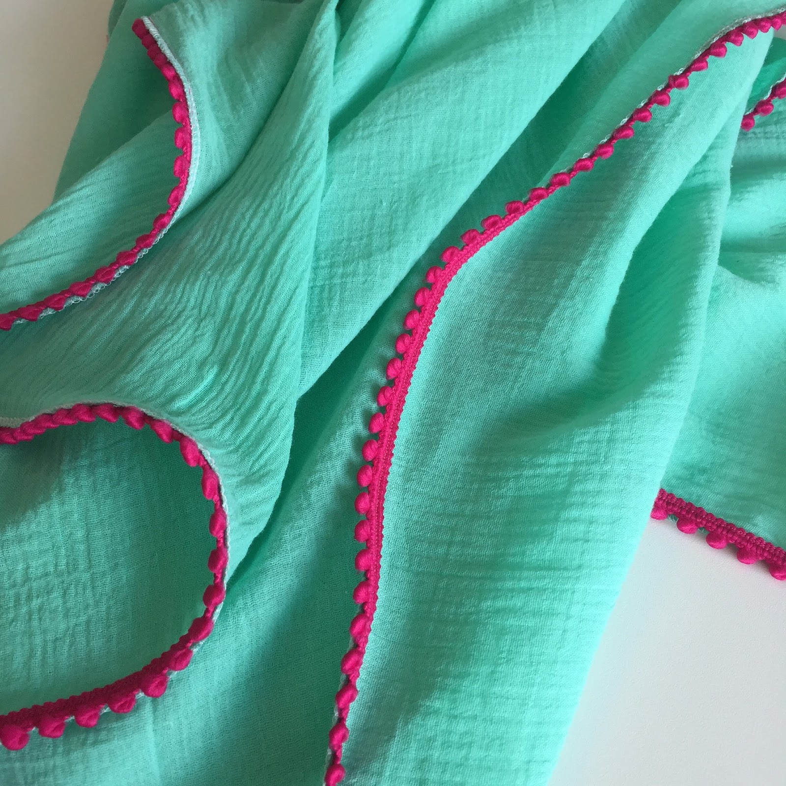 Project Weekley Gauze pom pom trim baby blanket