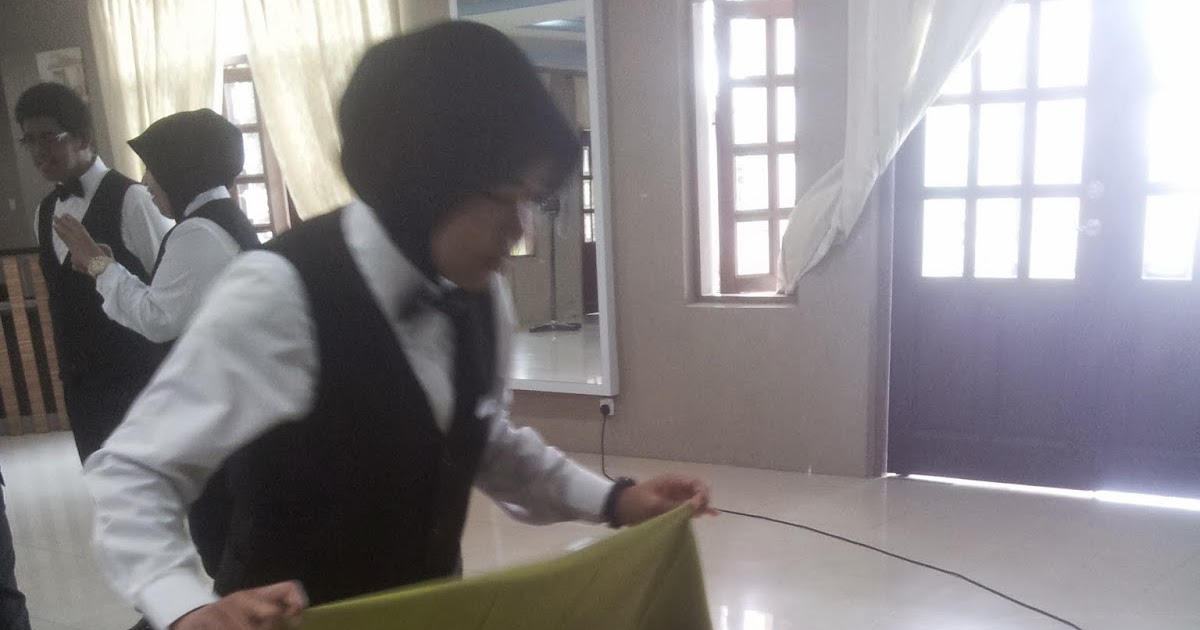 FOOD AND BEVERAGES SERVICE PROCEDURE OF LAYING TABLE CLOTH AND CHANGING TABLE CLOTH