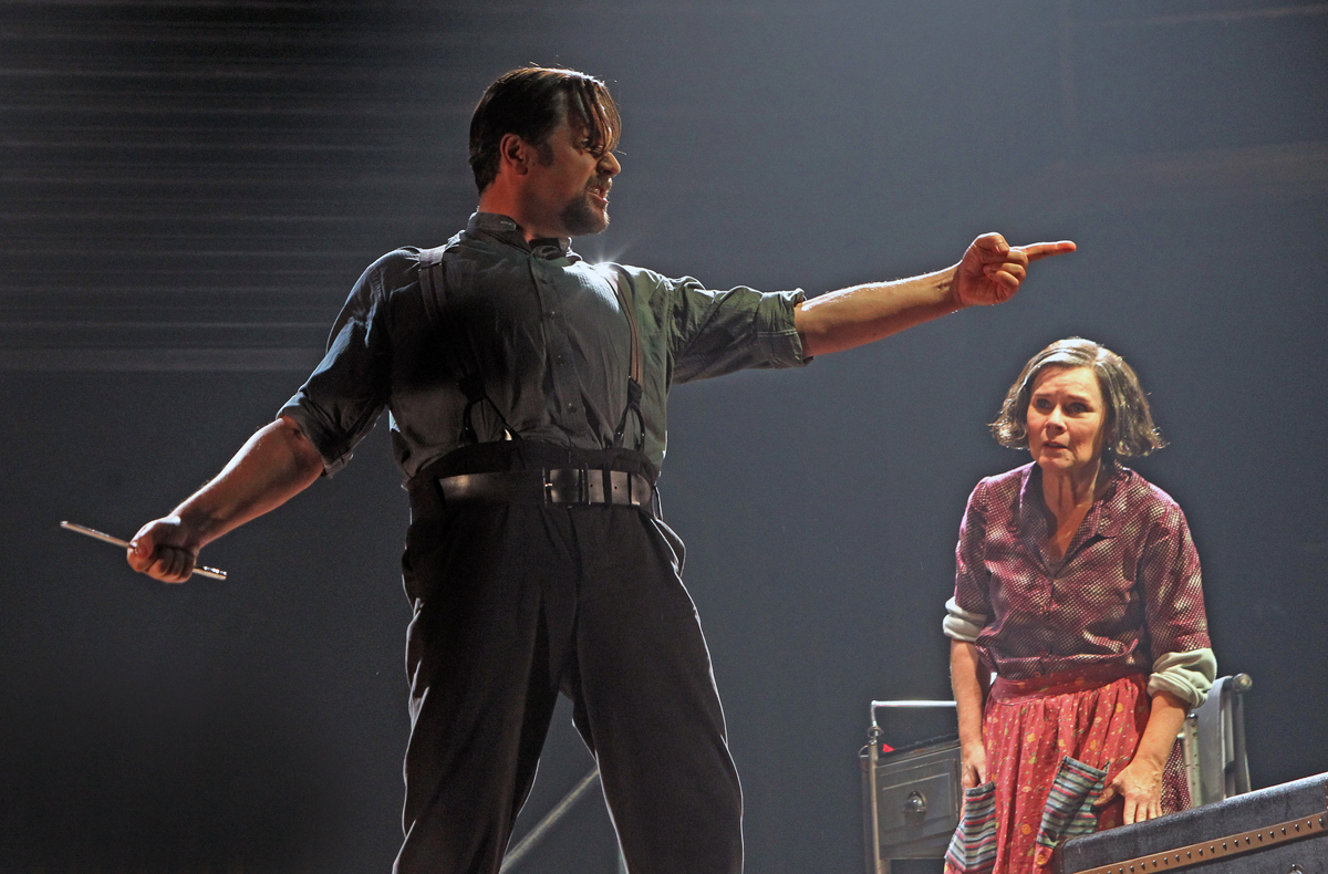 Sweeney Todd @ The Adelphi Theatre | THE GIZZLE REVIEW