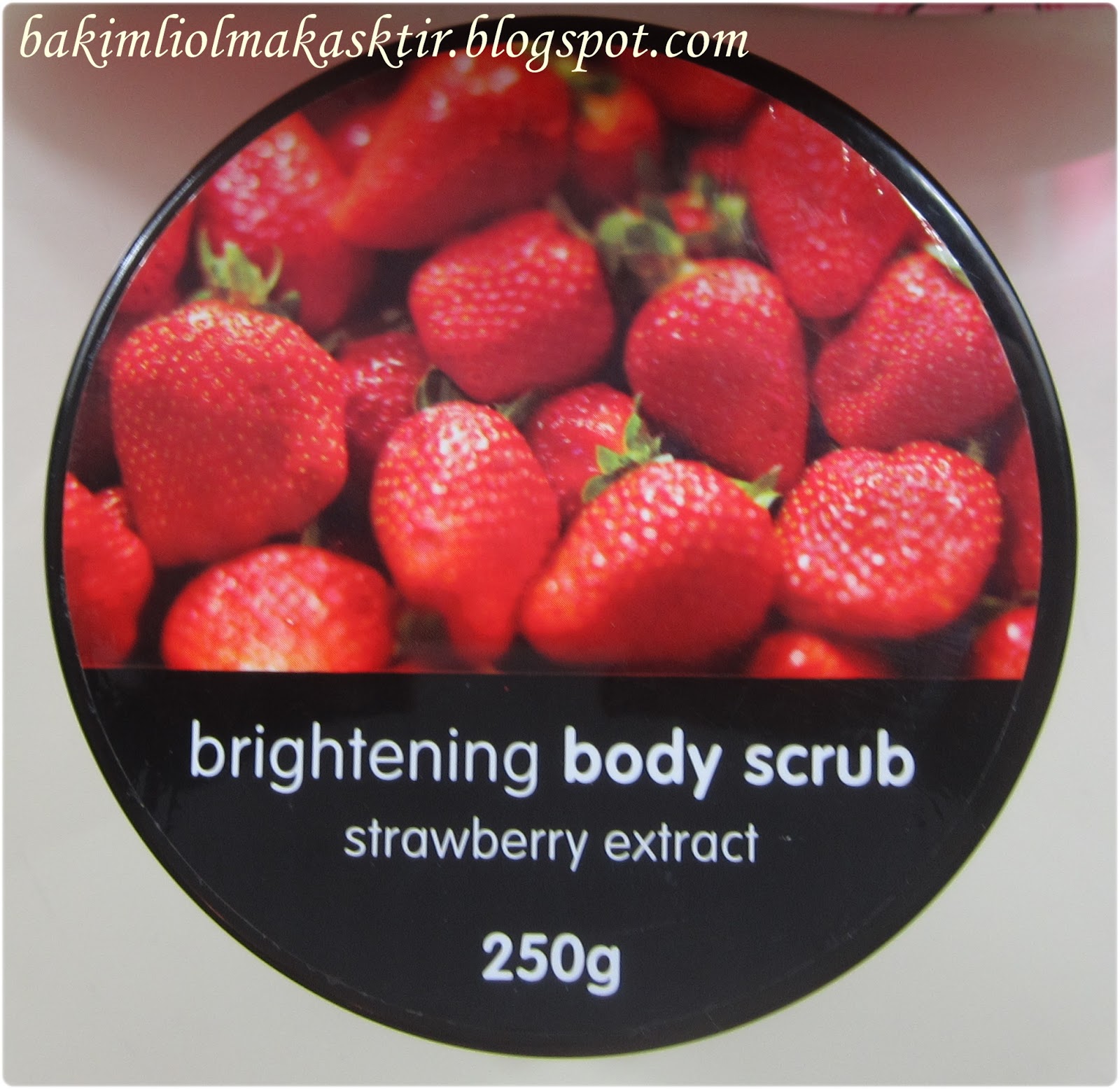 ben kendim her şeyim Watson's Brightening Body Scrub (Watson's Çilekli