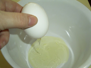 Menghilangkan komedo menggunakan putih telur